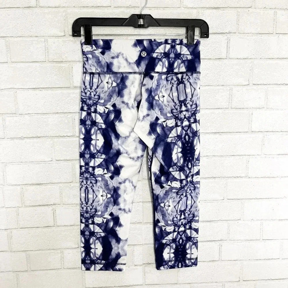 Lululemon Blue & White Ink Plot Print Cropped Wunder Under Leggings Size 4 - Picture 2 of 4